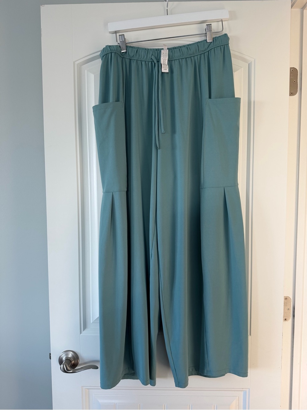HALARA Wide-Leg Pocket Pants in Seafoam